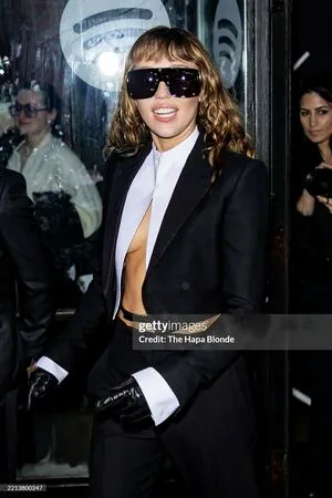 Miley Cyrus OnlyFans Leaked Free Thumbnail Picture - #OlPI0Nyyvc