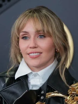 Miley Cyrus OnlyFans Leaked Free Thumbnail Picture - #P92cnxE7b4