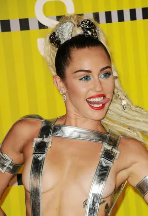 Miley Cyrus OnlyFans Leaked Free Thumbnail Picture - #PKSKpb2nzn