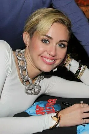 Miley Cyrus OnlyFans Leaked Free Thumbnail Picture - #PdJEWlqwhe