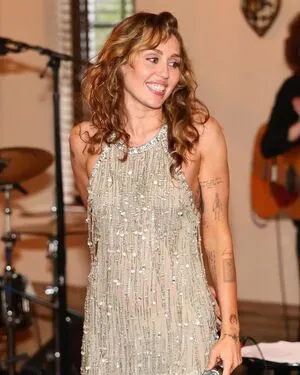 Miley Cyrus OnlyFans Leaked Free Thumbnail Picture - #PsmshHcfwj