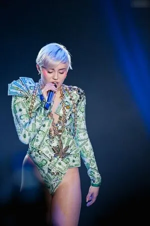 Miley Cyrus OnlyFans Leaked Free Thumbnail Picture - #QFCChgbg1P