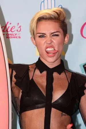 Miley Cyrus OnlyFans Leaked Free Thumbnail Picture - #QIucnc6fSY