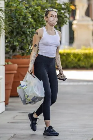 Miley Cyrus OnlyFans Leaked Free Thumbnail Picture - #QMxeFct04p
