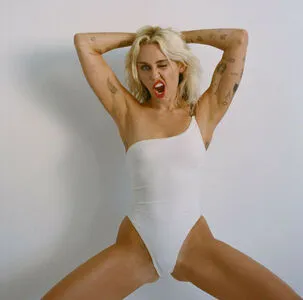 Miley Cyrus OnlyFans Leaked Free Thumbnail Picture - #R2B5U1tVA7