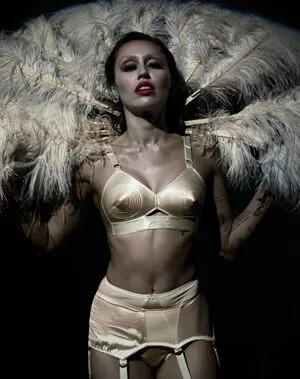 Miley Cyrus OnlyFans Leaked Free Thumbnail Picture - #R4SYV2irVh