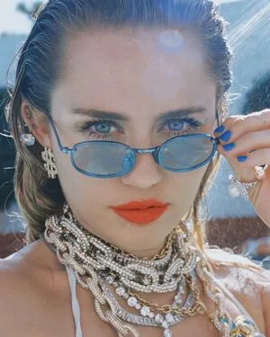 Miley Cyrus OnlyFans Leaked Free Thumbnail Picture - #RcWWvhNu5D