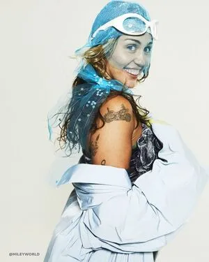 Miley Cyrus OnlyFans Leaked Free Thumbnail Picture - #RnJeRJbWah