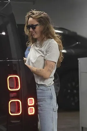 Miley Cyrus OnlyFans Leaked Free Thumbnail Picture - #RoachY4TB8