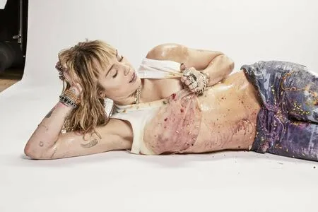 Miley Cyrus OnlyFans Leaked Free Thumbnail Picture - #RpHyulfL5A