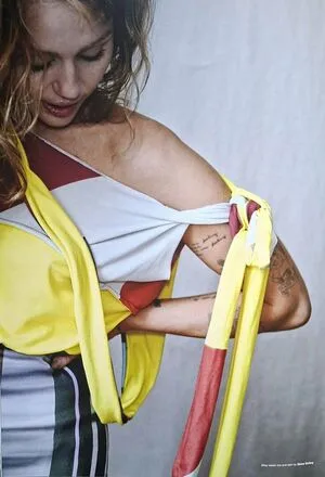 Miley Cyrus OnlyFans Leaked Free Thumbnail Picture - #S6XYK91r9F