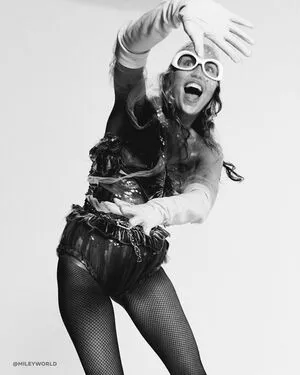 Miley Cyrus OnlyFans Leaked Free Thumbnail Picture - #SD6Jgqgsol