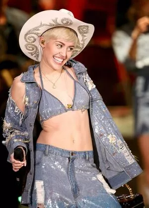 Miley Cyrus OnlyFans Leaked Free Thumbnail Picture - #SOE3G5ZwlH