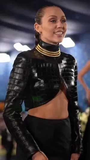 Miley Cyrus OnlyFans Leaked Free Thumbnail Picture - #SOaNEARCEw