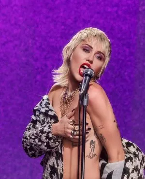 Miley Cyrus OnlyFans Leaked Free Thumbnail Picture - #SPS6E7o65n