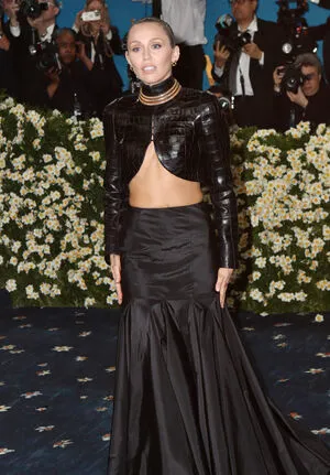 Miley Cyrus OnlyFans Leaked Free Thumbnail Picture - #SQDMB89BSd