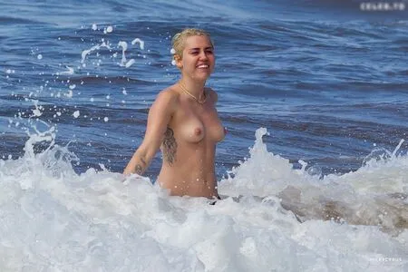 Miley Cyrus OnlyFans Leaked Free Thumbnail Picture - #THPHak1NvW