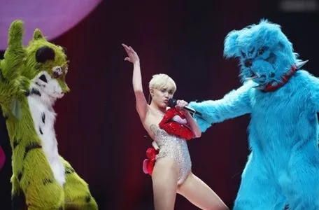 Miley Cyrus OnlyFans Leaked Free Thumbnail Picture - #TROUOgItX8
