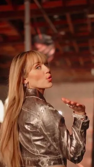 Miley Cyrus OnlyFans Leaked Free Thumbnail Picture - #U7fbAEDqBd