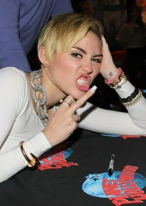 Miley Cyrus OnlyFans Leaked Free Thumbnail Picture - #UElYtHa9Pb