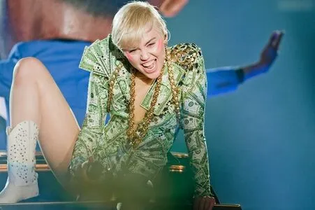 Miley Cyrus OnlyFans Leaked Free Thumbnail Picture - #UGFycp2ybl