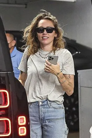 Miley Cyrus OnlyFans Leaked Free Thumbnail Picture - #UHo7KxRAah