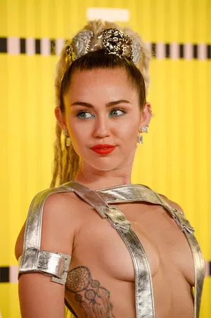 Miley Cyrus OnlyFans Leaked Free Thumbnail Picture - #UTv5lrsHTs