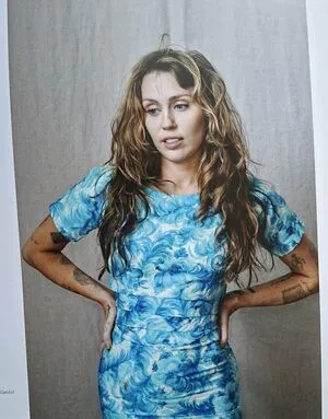 Miley Cyrus OnlyFans Leaked Free Thumbnail Picture - #V2QqrIp3fa