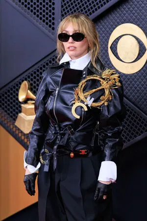 Miley Cyrus OnlyFans Leaked Free Thumbnail Picture - #WYRIK6D7Ed