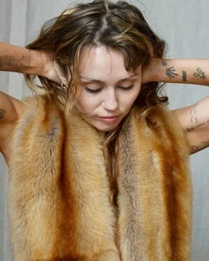 Miley Cyrus OnlyFans Leaked Free Thumbnail Picture - #WuWEEoJuhg