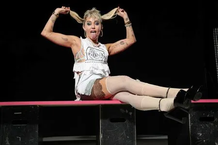 Miley Cyrus OnlyFans Leaked Free Thumbnail Picture - #Y42PPOovXk