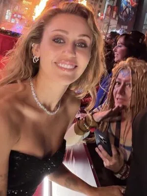 Miley Cyrus OnlyFans Leaked Free Thumbnail Picture - #Y9PI1TWmRv