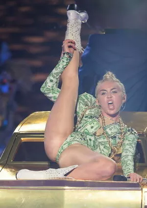 Miley Cyrus OnlyFans Leaked Free Thumbnail Picture - #YVNZQSCfup