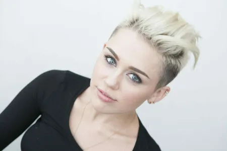 Miley Cyrus OnlyFans Leaked Free Thumbnail Picture - #Yf8qjCTz32