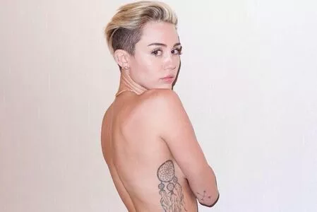 Miley Cyrus OnlyFans Leaked Free Thumbnail Picture - #YkdIGsvYvf