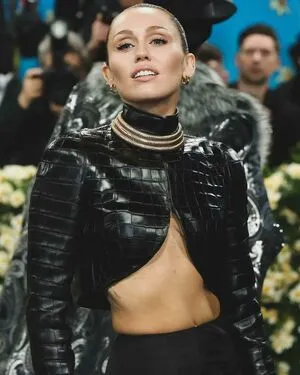 Miley Cyrus OnlyFans Leaked Free Thumbnail Picture - #Z3Ut2O4vs2