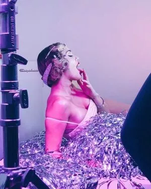 Miley Cyrus OnlyFans Leaked Free Thumbnail Picture - #Z3db2olOEG