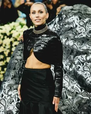 Miley Cyrus OnlyFans Leaked Free Thumbnail Picture - #Z8LCl5BR1y
