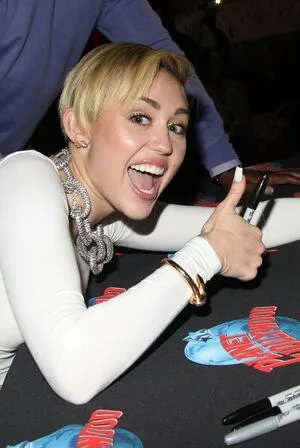 Miley Cyrus OnlyFans Leaked Free Thumbnail Picture - #ZEr0E7b37N
