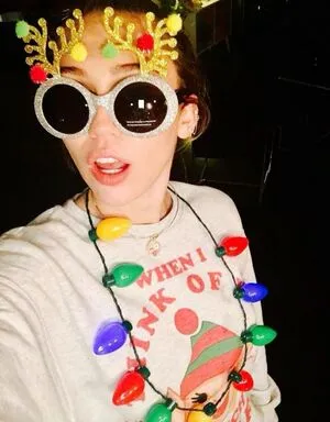 Miley Cyrus OnlyFans Leaked Free Thumbnail Picture - #a79fiaR7d0