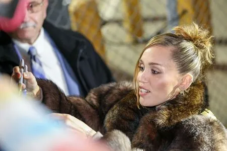 Miley Cyrus OnlyFans Leaked Free Thumbnail Picture - #aOoDiKhIkT