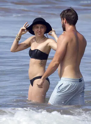 Miley Cyrus OnlyFans Leaked Free Thumbnail Picture - #b9f7uWlruI