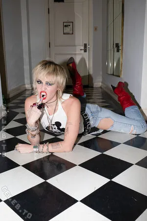 Miley Cyrus OnlyFans Leaked Free Thumbnail Picture - #bY1J88M9Mk