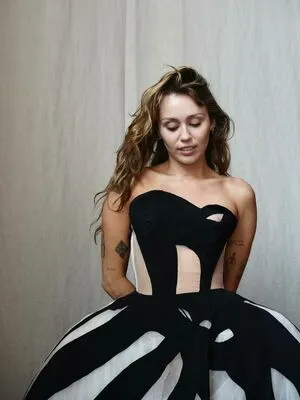 Miley Cyrus OnlyFans Leaked Free Thumbnail Picture - #bjeJLCcnVJ