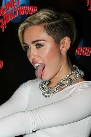 Miley Cyrus OnlyFans Leaked Free Thumbnail Picture - #cQ7WhraA3I