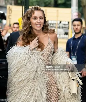 Miley Cyrus OnlyFans Leaked Free Thumbnail Picture - #cdjess314M