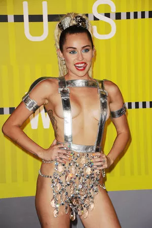 Miley Cyrus OnlyFans Leaked Free Thumbnail Picture - #clyib0Y4kl