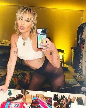 Miley Cyrus OnlyFans Leaked Free Thumbnail Picture - #csi2lEYVcb