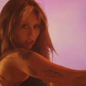 Miley Cyrus OnlyFans Leaked Free Thumbnail Picture - #dKETod7tlZ