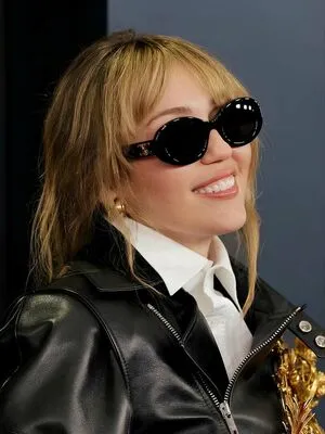 Miley Cyrus OnlyFans Leaked Free Thumbnail Picture - #dPHahARsEb